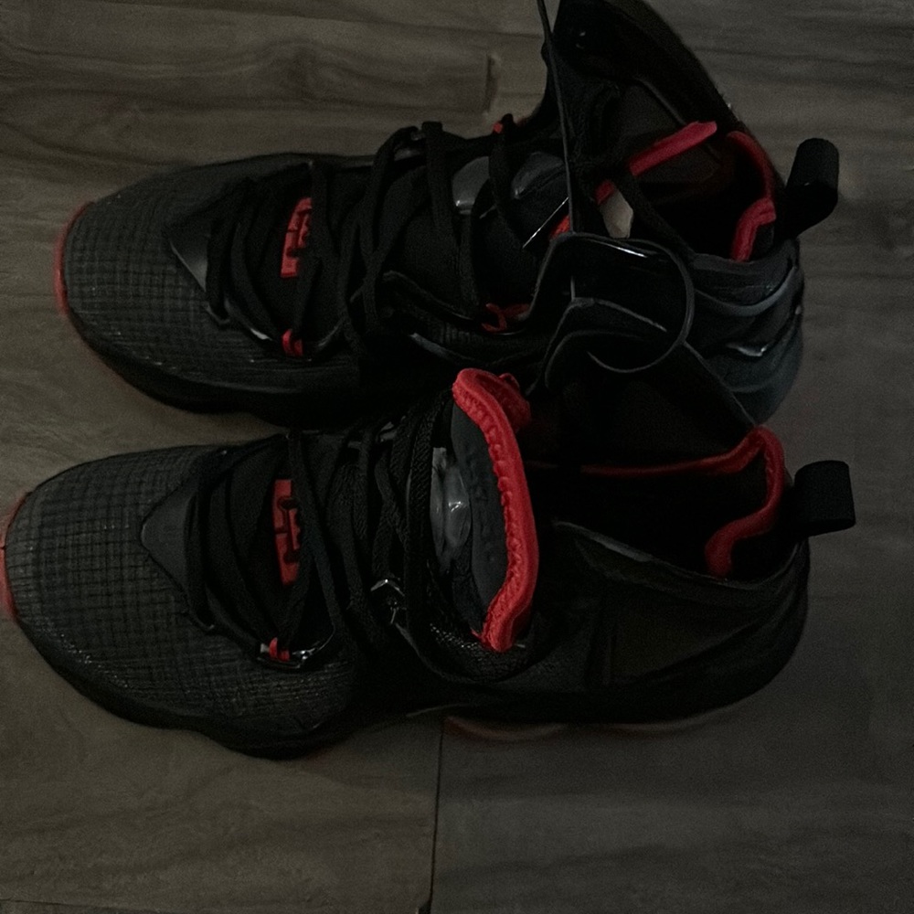 Nike Men and Women’s Lebron 19 Space Jam Basketball shoes, Black/ Red, 5.5